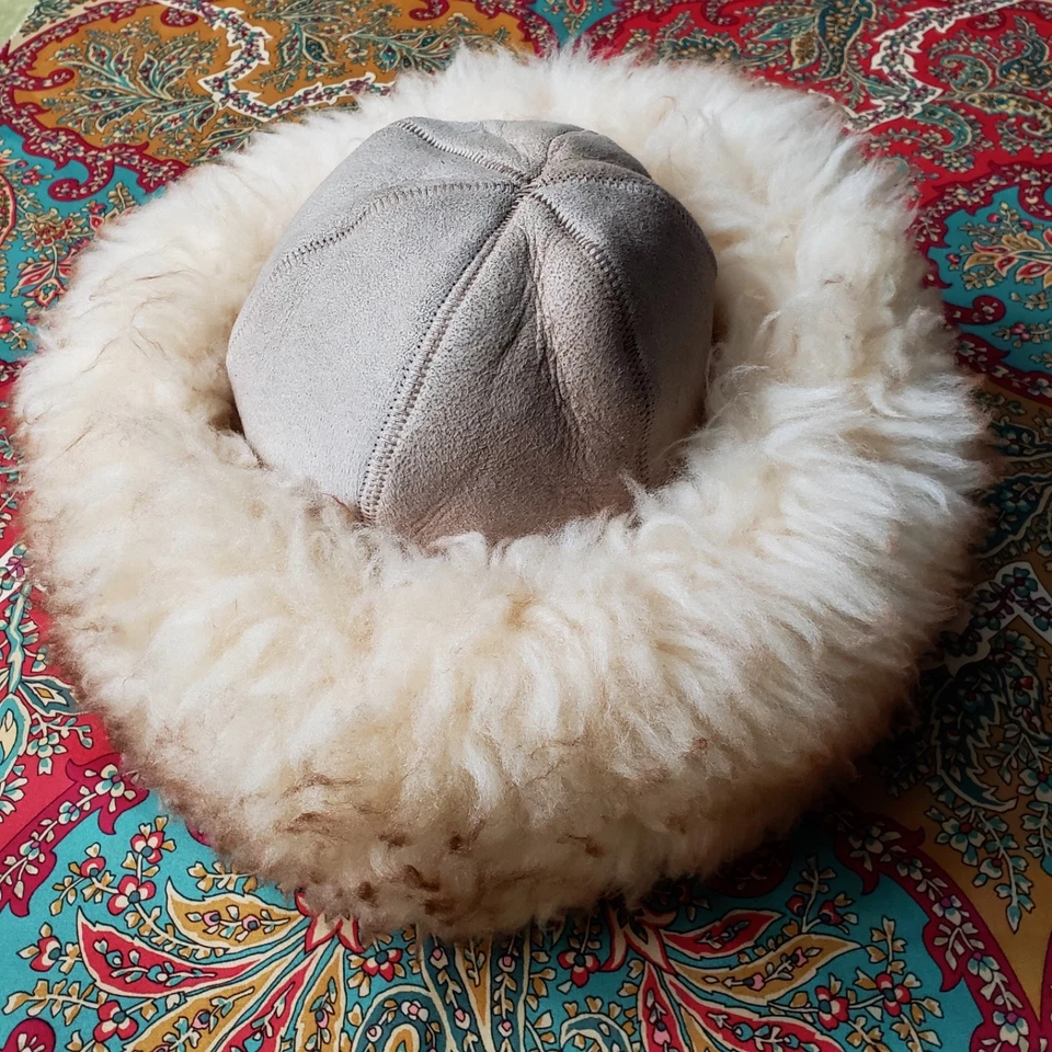 Vintage Fluffy Beige Tan Shearling Sheepskin Fur Hat L EUC - Image 4 of 4
