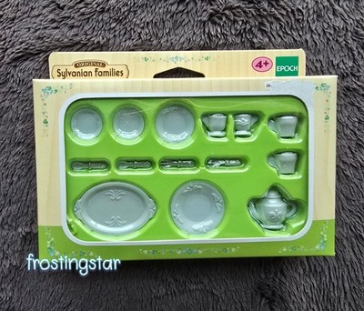 SYLVANIAN FAMILIES TABLEWARE SET WITH PLATE, TEA POT, TEA CUP, SPOON, FORK