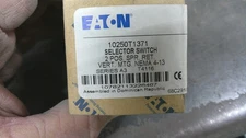 EATON CUTLER HAMMER 10250T1371 2 Position Spring Return Selector Switch Sealed