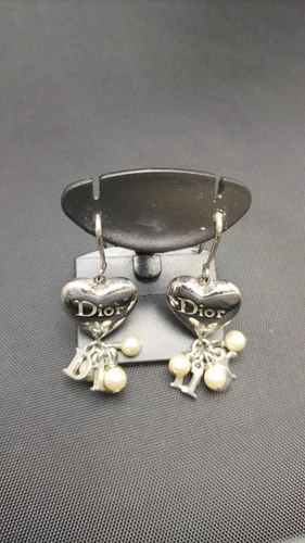 Boucles d'oreilles CHRISTIAN DIOR du Japon