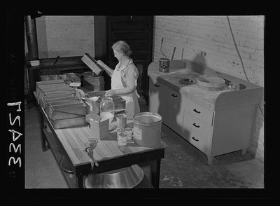 Keysville Virginia 1943 Central Bakery Bread Making School Bus Delivery