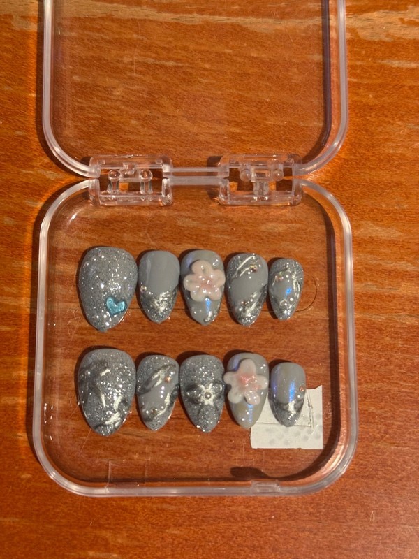 Homemade CUSTOM PressOn Nails, Oval, XS/S, Short, Grey/Sparkly, Tweens, 3D Gem