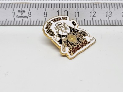 Dont Touch Me Motorbike - Pin - Anstecker - Werbung (1) 