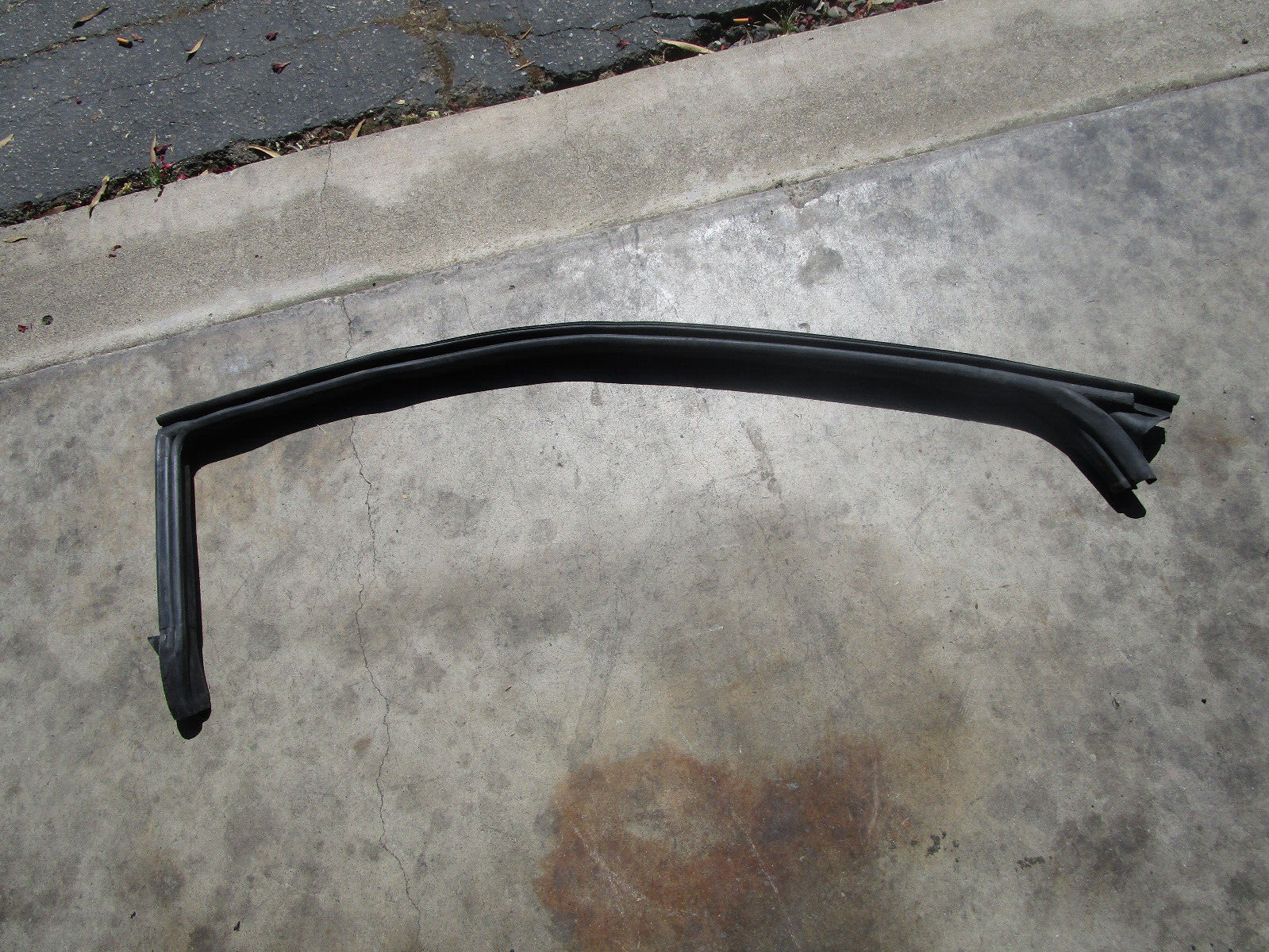 Ferrari 458 Italia, Spider - RH Door Perimeter Seal/Gasket- P/N 81951400
