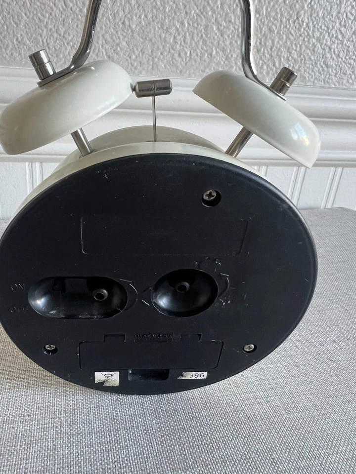 NEWGATE Marfil Doble Campana Reloj Despertador 6.5H X 4.5W Anillo Martillo Batería-Funciona Foto 4 de 4