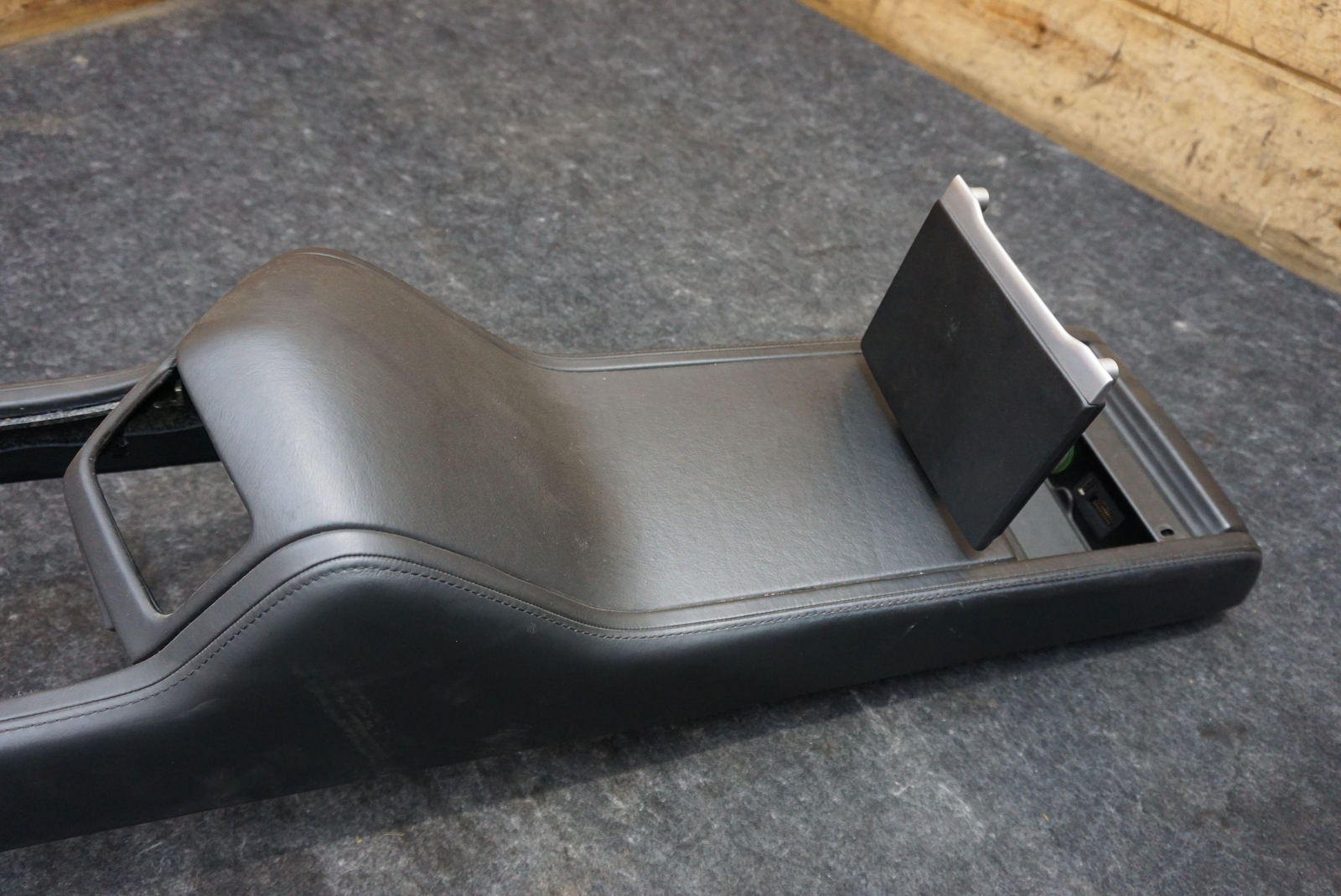 Upper Center Console Armrest Assembly AD43-045C76-AGW Aston Martin Rapide 2011