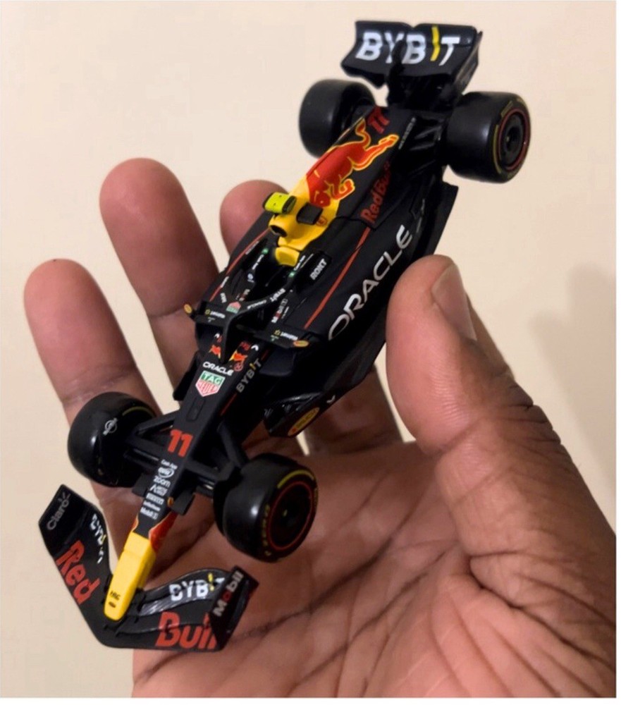 Oracle Red Bull Model Collector’s Racing Car
