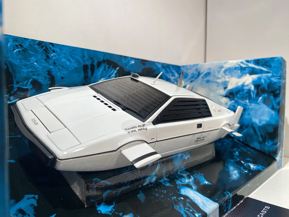 AUTOART 1:18 JAMES BOND LOTUS ESPRIT TYPE79 SUBMARINE THE SPY WHO LOVED ME 75306 - Image 2 of 4