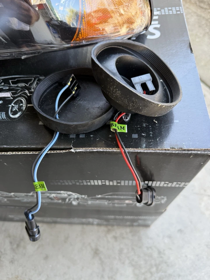 Conjunto de faros Hella H11410611 Foto 3 de 4