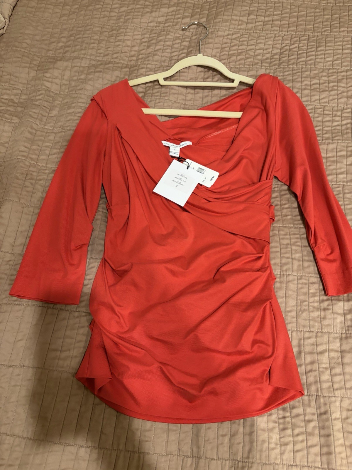 NWT DVF Diane von Furstenberg  Beautiful Fitted Red Top Size m