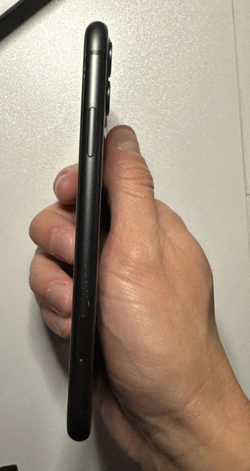 iPhone 11 - Schwarz - 128 GB - Bild 4 von 4