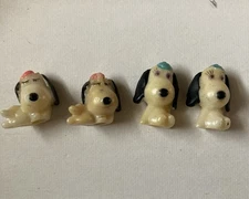 VTG Very Small Plastic Beagle Dog Resembles Snoopy Lot Of 4 Less Than 1 Inch