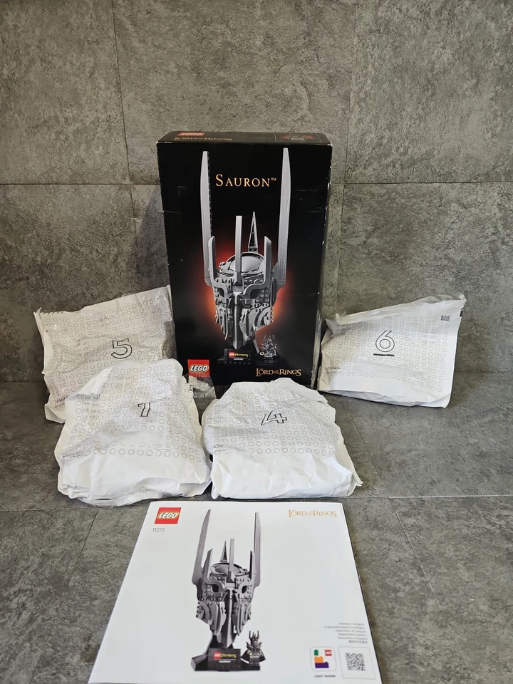 LEGO Icons 11373 The Lord of the Rings: Sauron's Helmet, photo 1 of 5