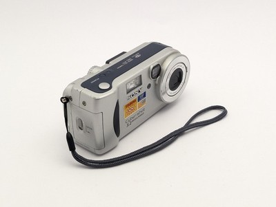 Rare Vintage Sony DSC-P71 Digital Camera 3,2MPx CCD Sensor 3x Zoom - Japan