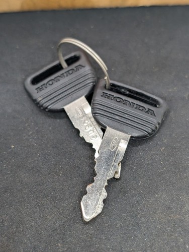 USED 1979 1980 1981 1982 HONDA PRELUDE PASSENGER SIDE DOOR HANDLE LOCK & KEYS - Picture 6 of 24