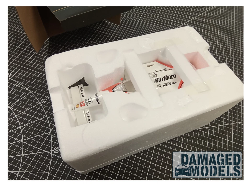 DAMAGED MODEL FD #291-GWYG IXO -PREMIUM-X 1/18- MCLAREN Honda MP4/4- Japon 1988 - Image 3 of 4