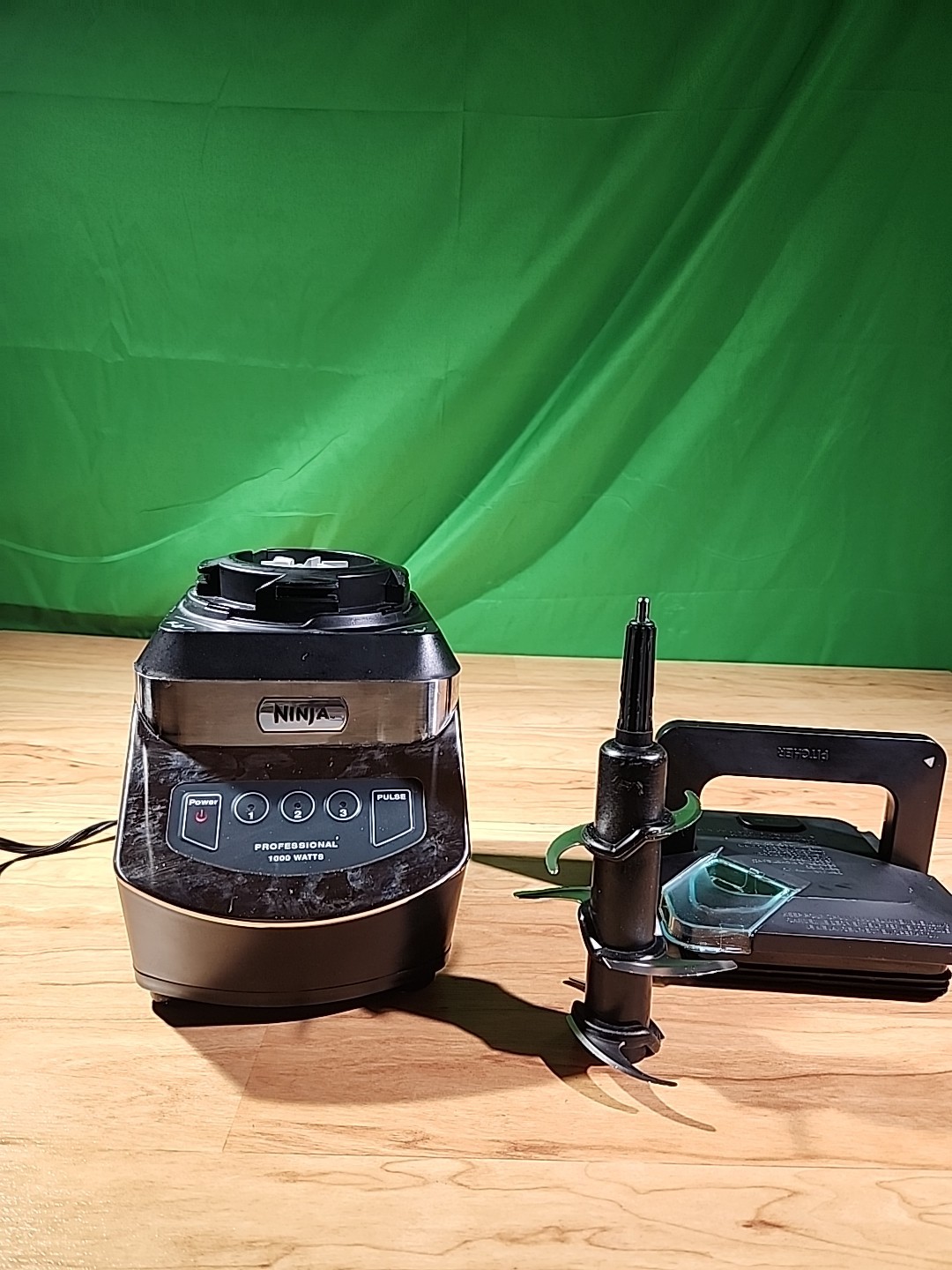 Ninja Professional 1000 Watt Blender/ NJ600 / 72 oz Parts 