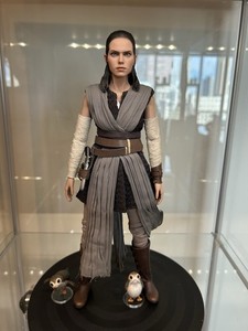 Figurine Hot Toys Rey – Star Wars Les Derniers Jedi, échelle 1/6, Neuve