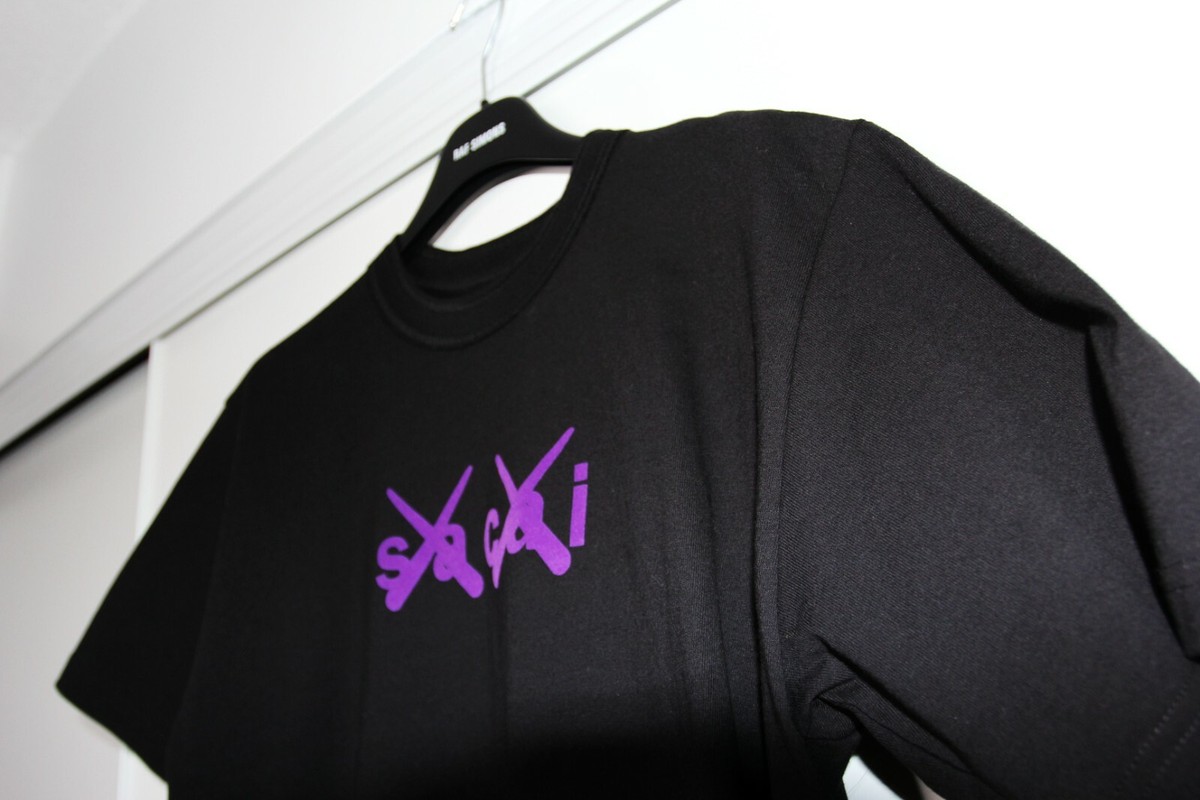 BNWT AW21 SACAI x KAWS FLOCKED LOGO PRINT TSHIRT BLACK 0 | eBay BNWT AW21 SACAI x KAWS FLOCKED LOGO PRINT TSHIRT BLACK 0 | eBay