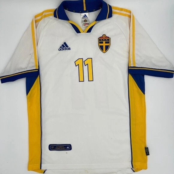 Ibrahimovic #11 Sweden 2000/2001/2002 Away ORIGINAL Adidas VTG Soccer Jersey - Image 3 of 4