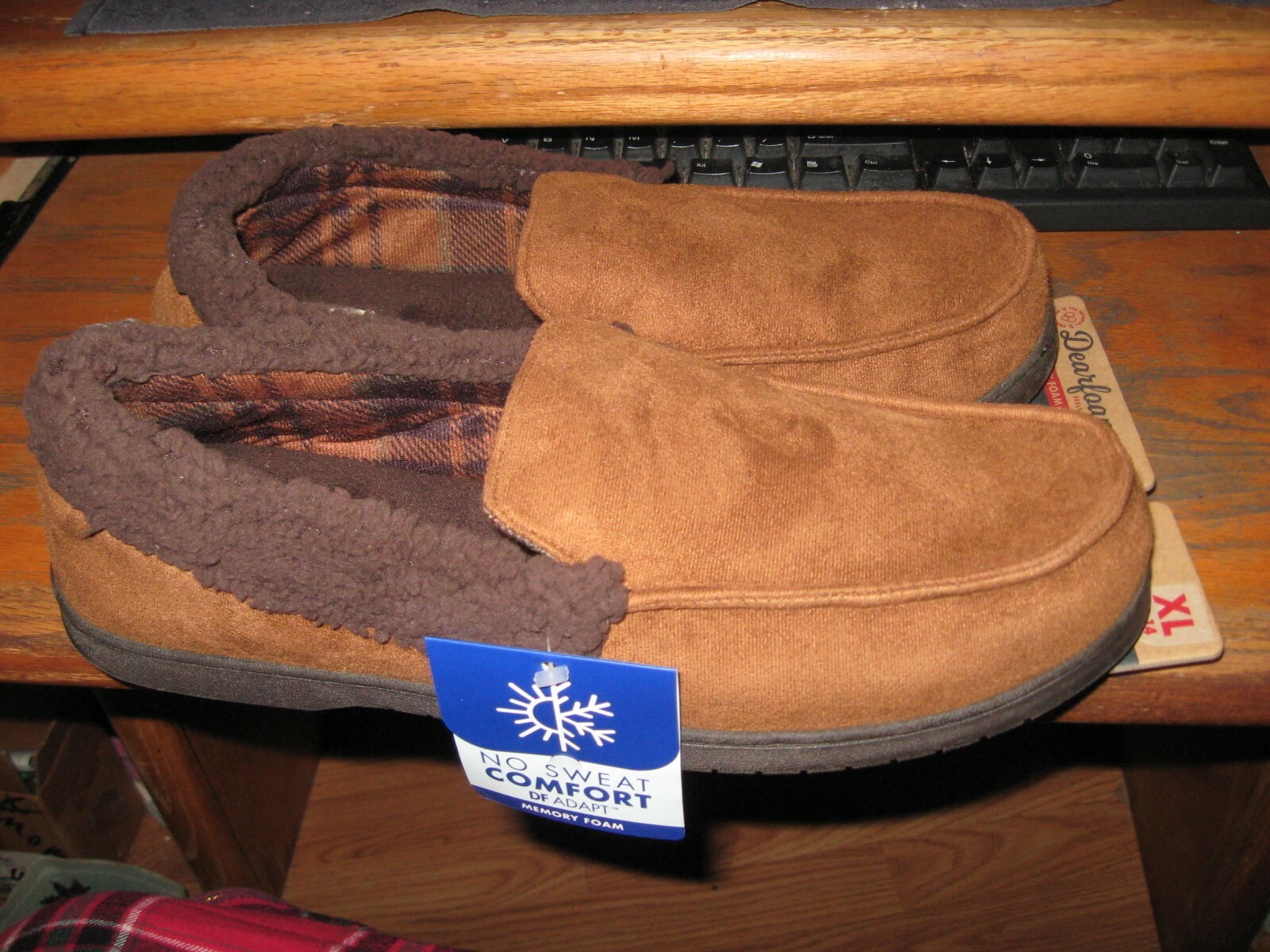 MENS DEARFOAM SLIPPERS SIZE XLARGE US SIZE 1314 CHESNUTBROWN INDOOR