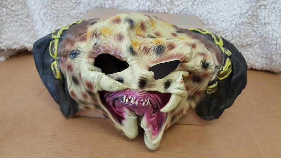 ALIEN VS PREDATOR FACE MASK  20TH CENTURY FOX Halloween Adult - 2007 Latex  - Image 4 of 4