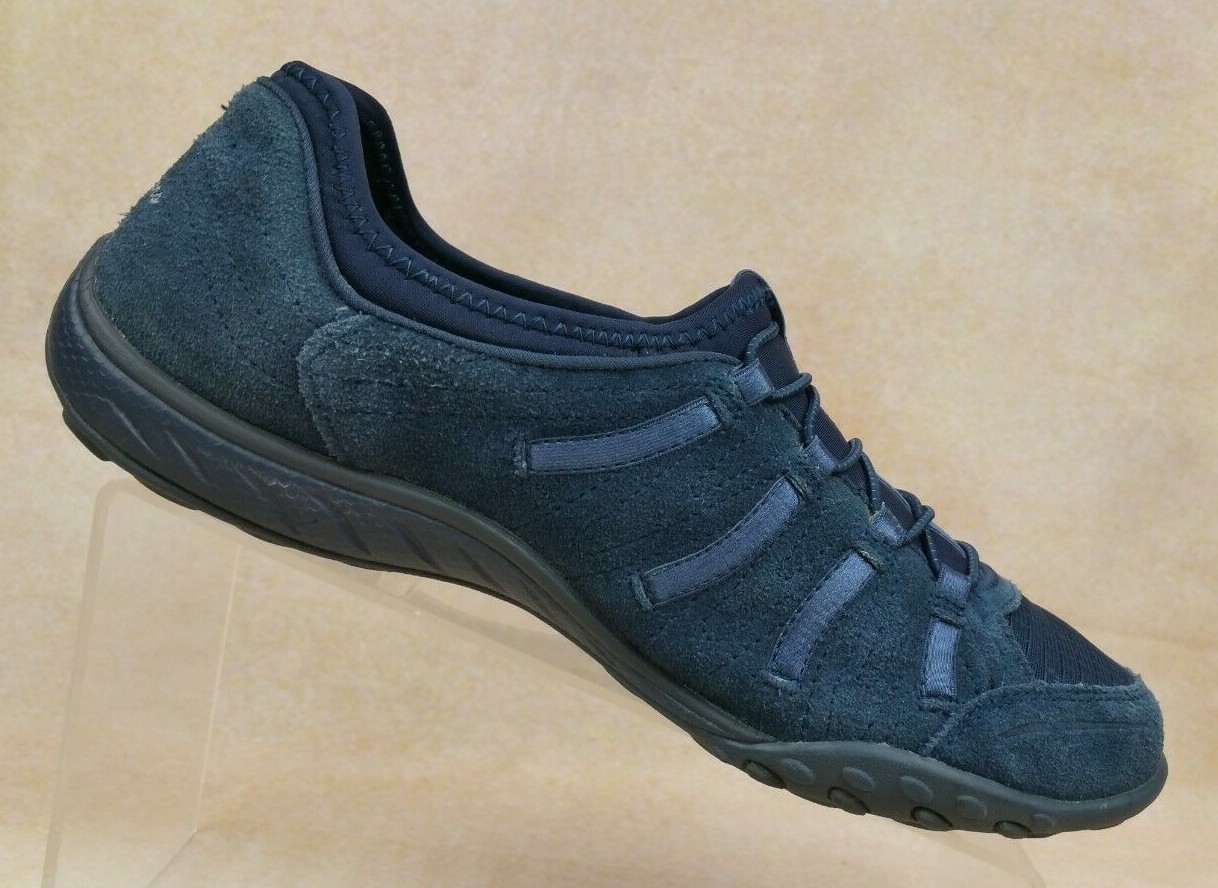 skechers relaxed fit women's bungee slip on walking shoes