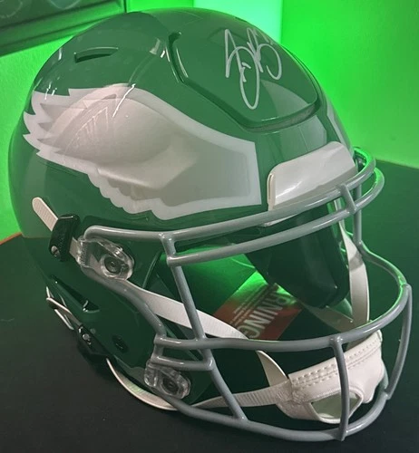SAQUON BARKLEY Signed Eagles F/S Kelly Green SPEEDFLEX Helmet BECKETT Cert 🔥