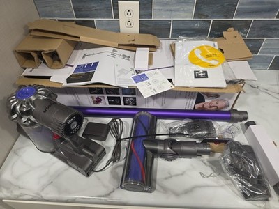 Dyson V6 Animal Power Head Vacuum Cleaner with Soft Roller Brushroll & New Batt.