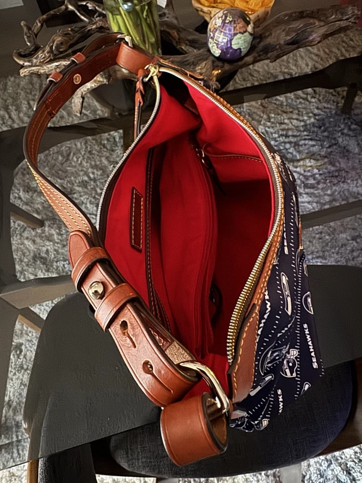 Bolso de hombro Dooney And Bourke NFL Seahawks Foto 3 de 4