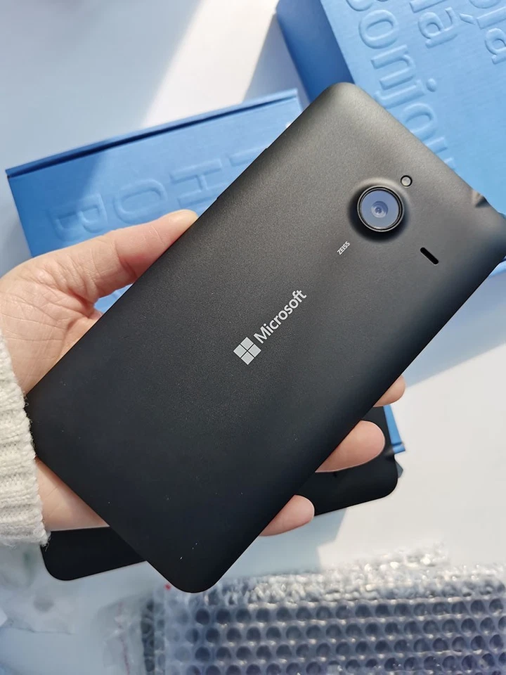 Microsoft Lumia 640 XL - Unlocked 3G - 5.7" - 8GB - microSDXC - Smartphone - Image 4 of 4