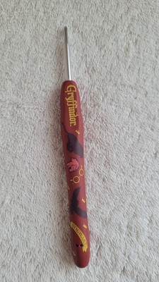 Preowned Harry Potter Gryffindor Wooble Ergonomic Crochet Hook