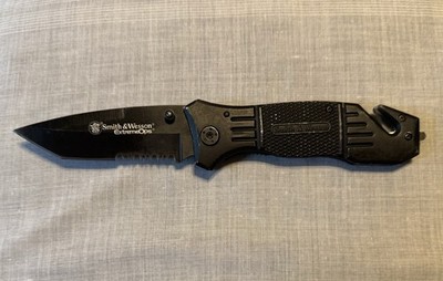 Smith & Wesson SWFR2S ExtremeOps Serrated Tanto Deep Pocket Rescue Knife Black