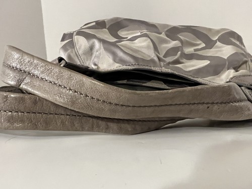 COACH 13894 Light Gray Op Art Maggie Hobo Shoulder Tote Handbag EUC - Picture 3 of 6
