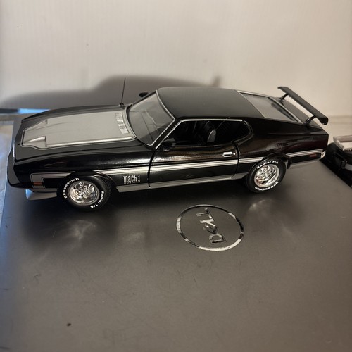 Testors 1:24 Ultra Detail Platinum Series Mustang Mach 1 silber/schwarz Metallbausatz - Bild 7 von 13
