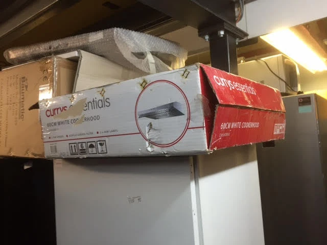 White cooker on sale hood currys