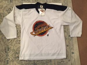canucks practice jersey