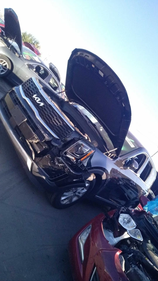 Guantera usada se adapta a: Kia Telluride 2022 grado B Foto 2 de 4