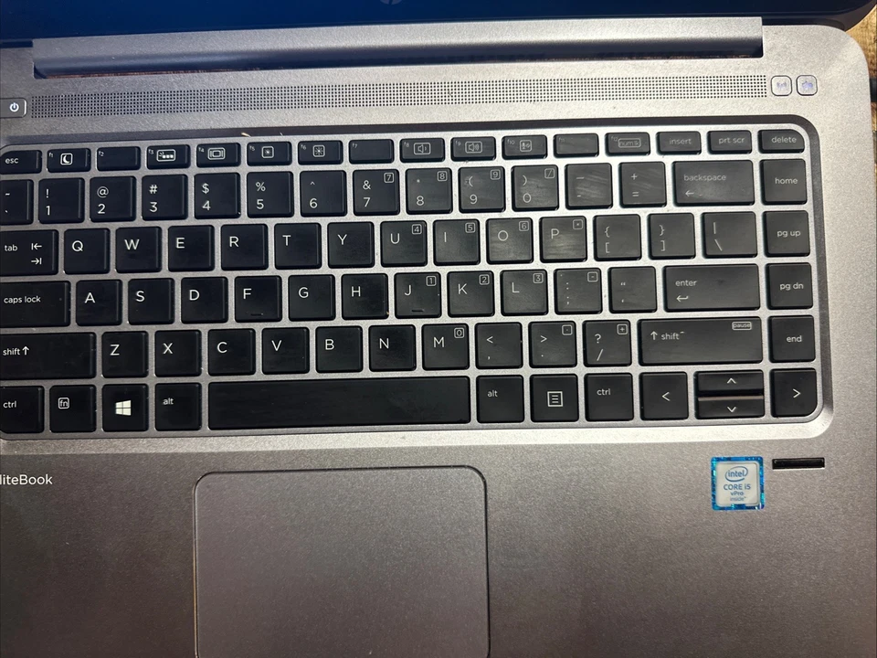 HP EliteBook Folio 1040 G3, i5-6600U @ 2.6GHZ, 16GB RAM, 512GB SSD, Pantalla 1080P Foto 2 de 4