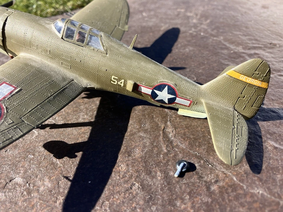 TAMIYA 1/72 REPUBLIC P-47D THUNDERBOLT RAZORBACK Pro Build Desktop Model - Image 2 of 4