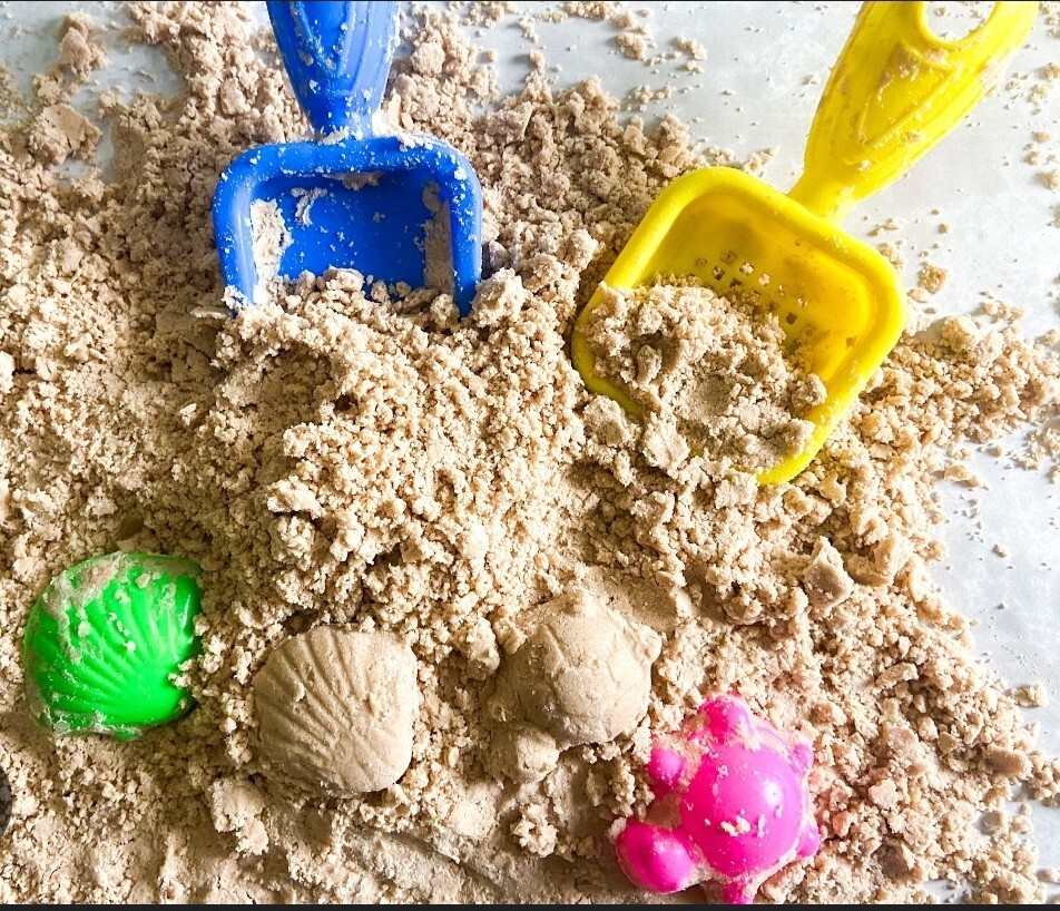 Kinetic Sand The Original Moldable Sensory Play Sand 2 Pounds
