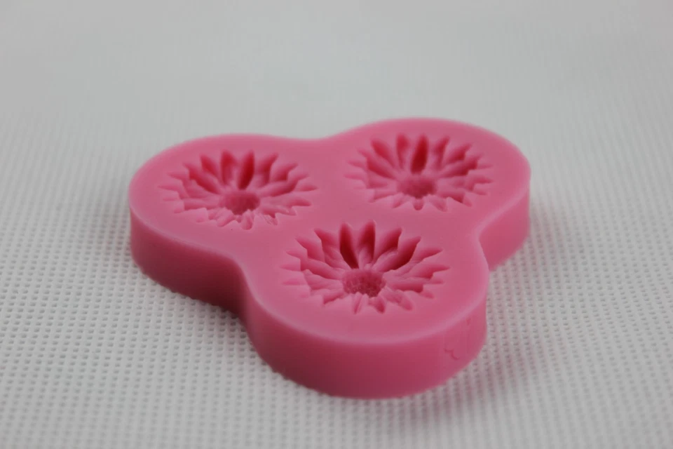 Daisies Flower Mould Silicone Cake Decorating Fondant Icing Chocolates Resin Wax - Image 4 of 4