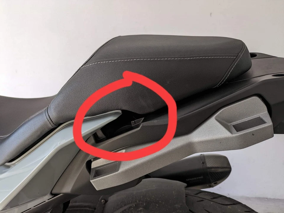 Satz (2 Stk.) Verschlußblenden schwarz, glatt für BMW S1000 XR (K69) - Bild 2 von 3