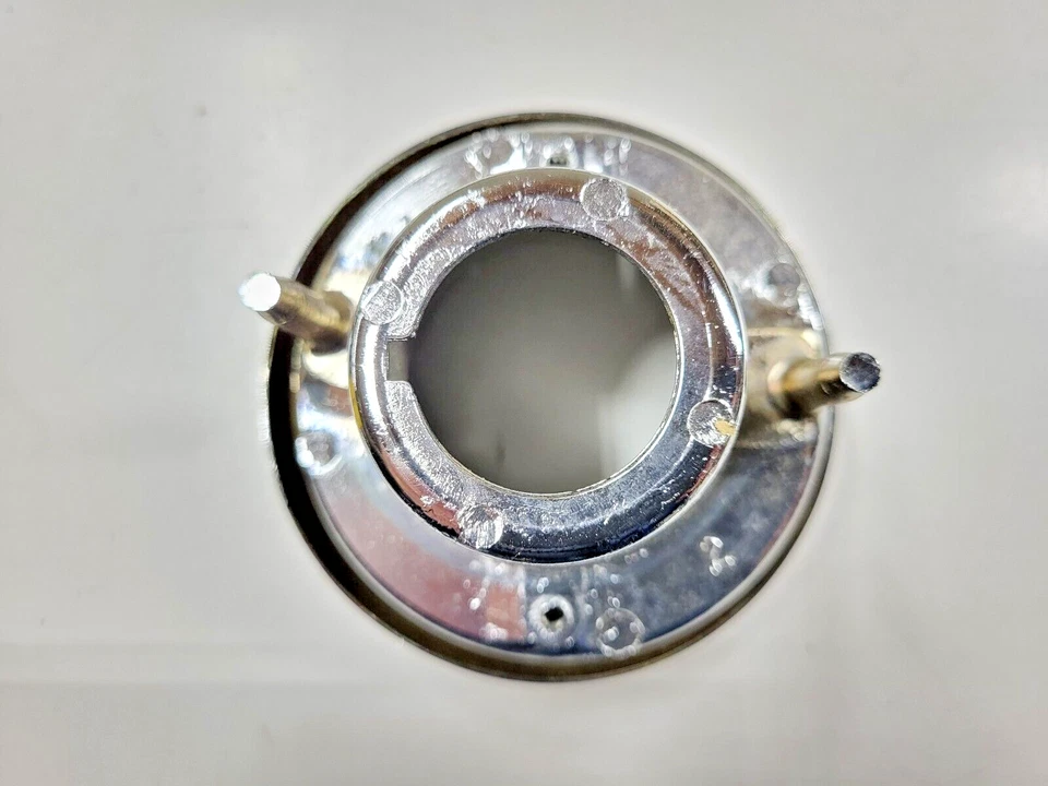 1961 1962 OLDSMOBILE F85 CUTLASS NOS TAIL LIGHT HOUSING 5951788 Foto 3 de 4