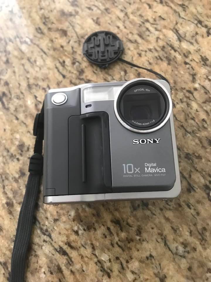 SONY MVC-FD7 デジタルマビカ Digital Mavica Sony Mavica MVC-FD7 0.3MP Digital Camera - Steel Gray for