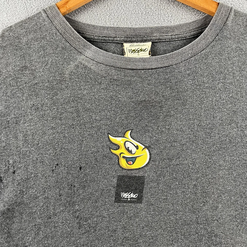 Camisa Mossimo De Colección Para Hombres Grande Gris Caja Logo Desteñido Llama Dibujos Animados Puntada Única Foto 2 de 4