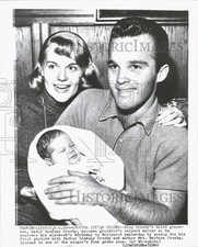 1960 Press Photo Lindsay Crosby, wife Barbara & son David in Hollywood