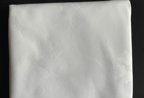 Tovaglia vintage tessuto Vera Neumann bianco su bianco floreale damascato 52x70 oblunga - Foto 4 di 4