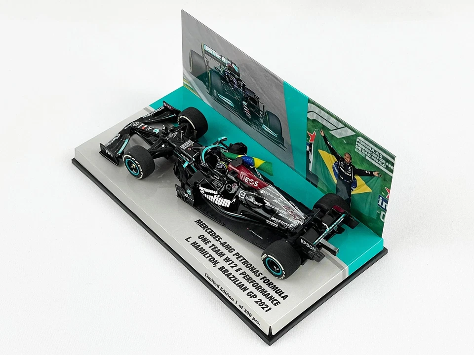 Mercedes F1 W12 #44 Lewis Hamilton Brazil 2021 Winner with Flag 1:43 MINICHAMPS - Image 3 of 4
