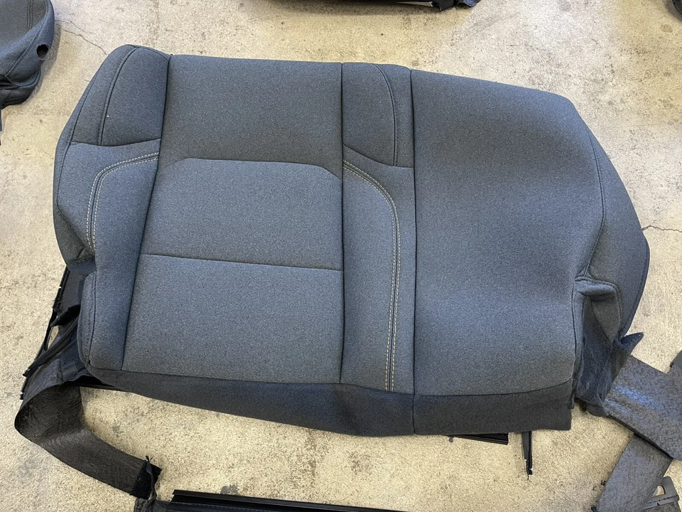 Jeep Gladiator Willys 2024 despegue de tela gris de fábrica Foto 3 de 4